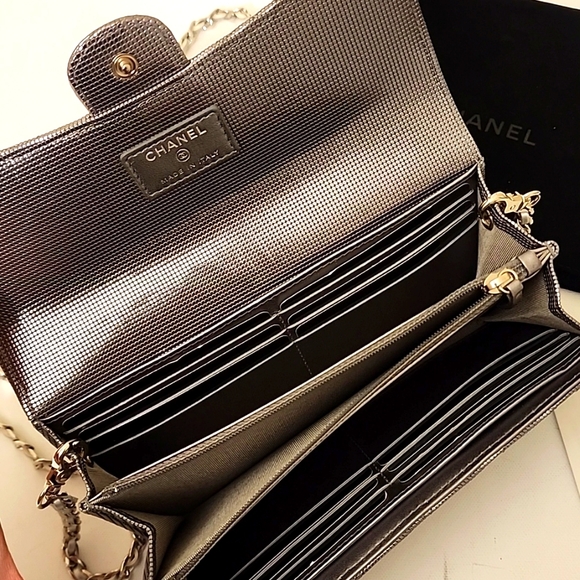 Chanel Matelasse Quilted CC Silver T Flap Wallet Leather Mesh + Entrupy COA - Picture 5 of 16